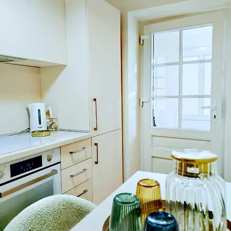 דירה Dannia House